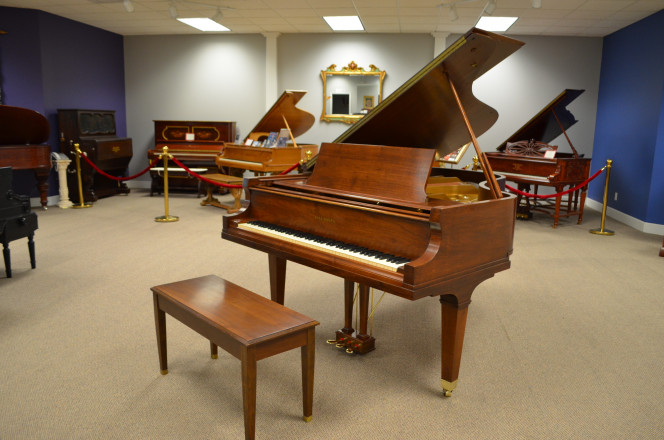 1975 Baldwin SF grand piano in walnut - Grand Pianos